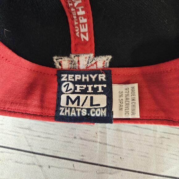 Northern Illinois Huskies Zephyr Hat Cap Mens Stretch Fit M/L Black - Picture 6 of 6